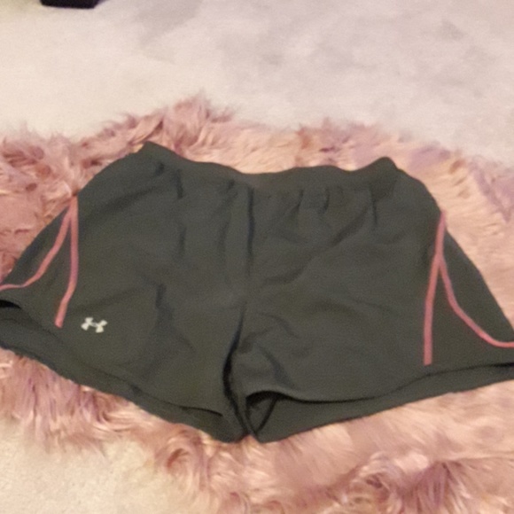 Under Armour Pants - NWT Under Armour Medium Heat Gear Shorts Olive